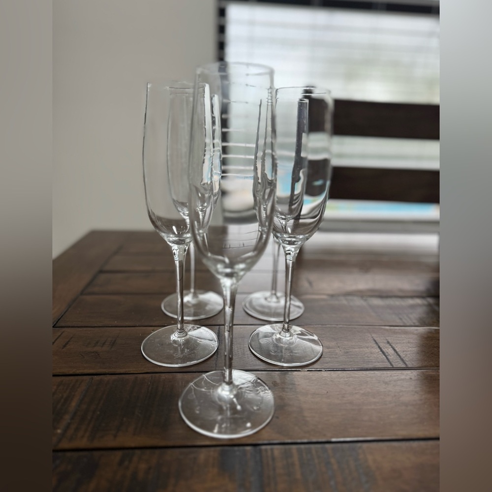 Luigi Bormioli Sophisticated Clear Glass Champagne Flutes. Set of 5